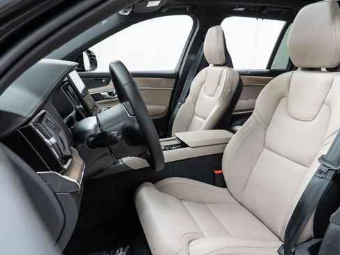 New 2026 Volvo XC90 B6 Ultra w/ Protection Package AWD/4WD image 13
