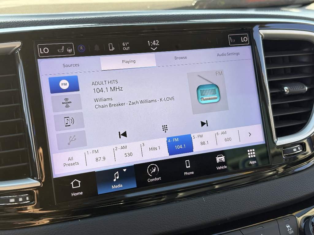 Used 2023 Chrysler Pacifica Touring-L FWD image 37