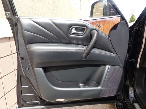 Used 2017 INFINITI QX80 Base AWD 4dr SUV w/ Deluxe Technology Package image 27