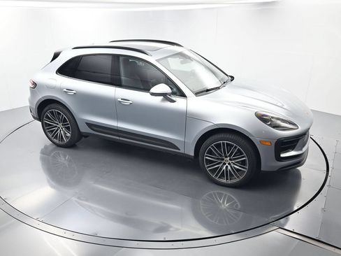 Certified 2026 Porsche Macan AWD/4WD image 41