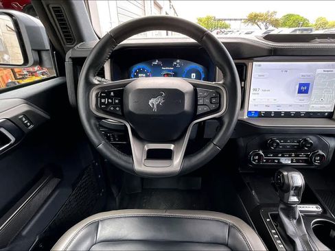 Used 2025 Ford Bronco Outer Banks image 9