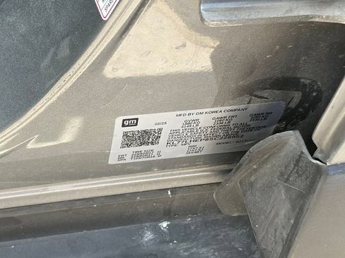 Used 2025 Chevrolet Trax LT FWD image 13