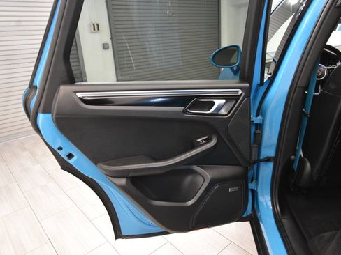 Used 2022 Porsche Macan AWD/4WD image 17