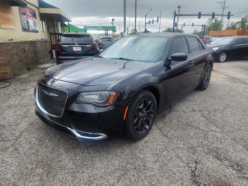 Used 2019 Chrysler 300 S AWD/4WD image 3