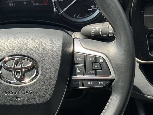 Certified 2025 Toyota Highlander LE FWD image 13