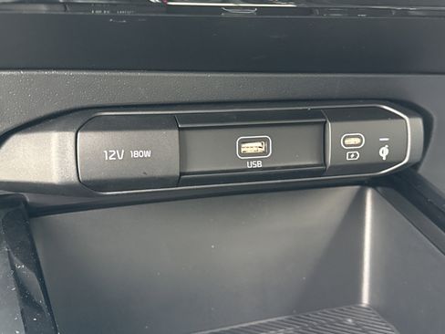 New 2025 Kia Niro SX Touring image 7