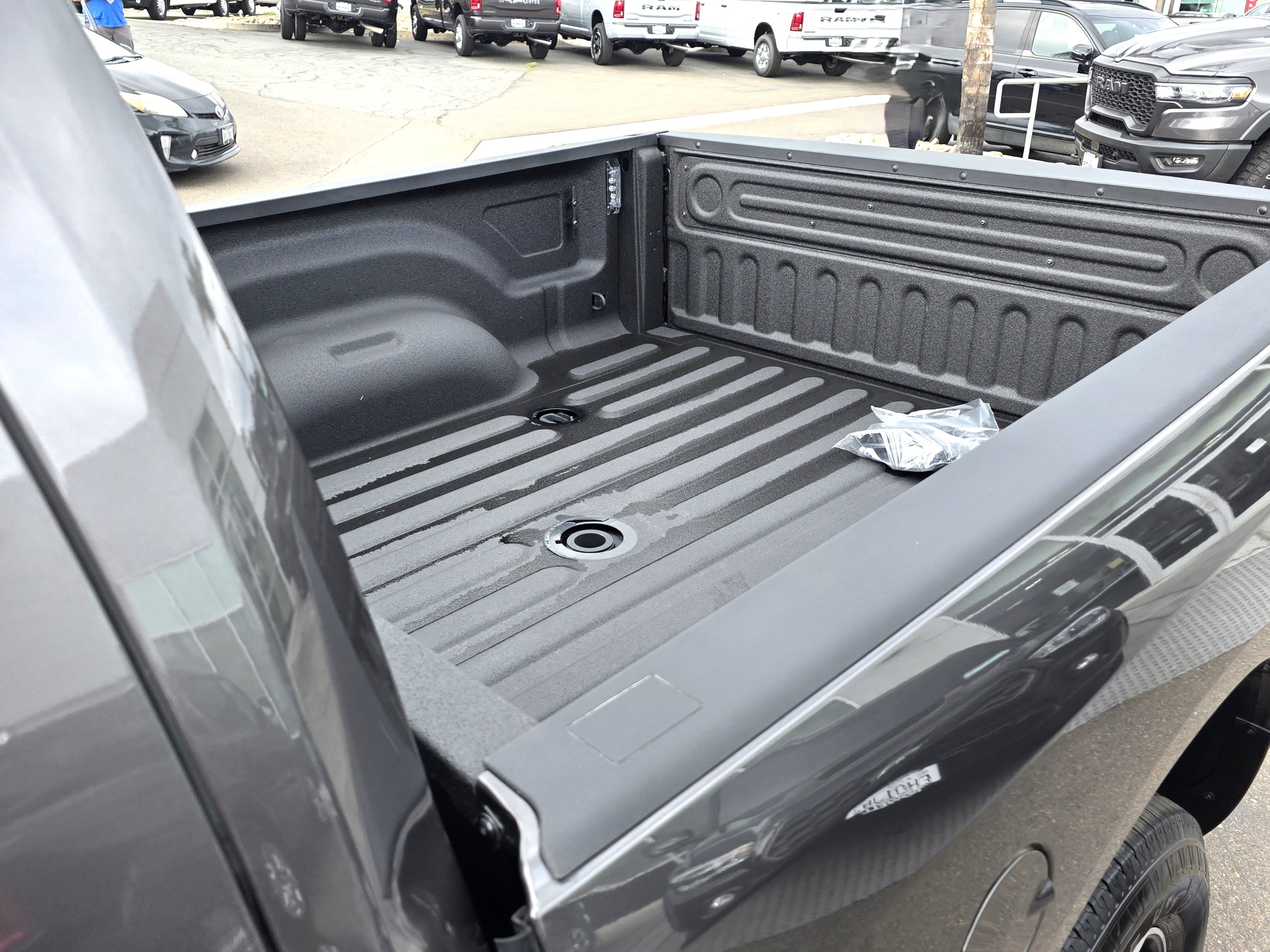 New 2026 RAM 2500 Laramie AWD/4WD image 18