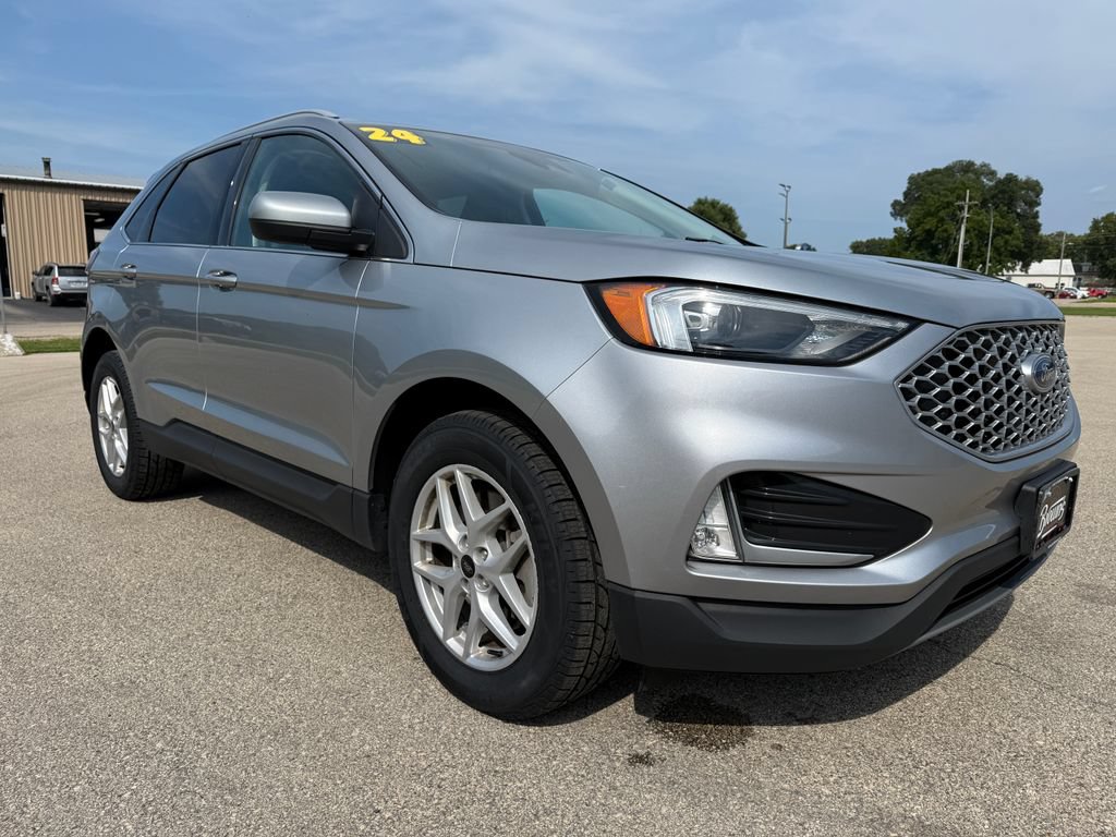 Used 2024 Ford Edge SEL w/ Convenience Package AWD/4WD image 3