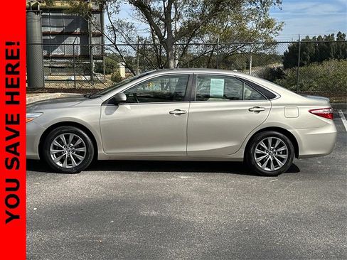 Used 2015 Toyota Camry XLE image 6