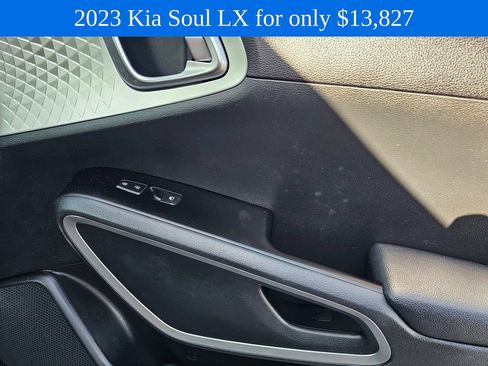 Used 2023 Kia Soul LX w/ LX Technology Package FWD image 10
