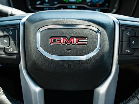 Used 2024 GMC Yukon SLT w/ SLT Luxury Package AWD/4WD image 32