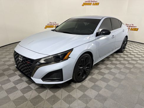 Used 2023 Nissan Altima 2.5 SR FWD image 1