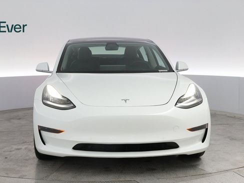 Used 2020 Tesla Model 3 Standard Range image 3