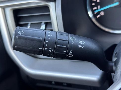 Used 2024 Ford Expedition XLT image 24