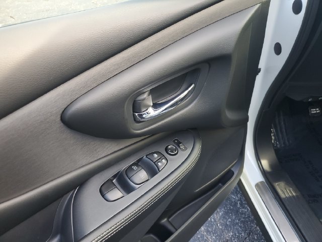 Used 2024 Nissan Murano SV w/ SV Midnight Edition Package FWD image 12