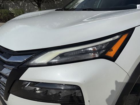 Used 2024 Nissan Rogue SV image 11