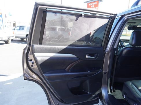 Used 2018 Toyota Highlander XLE image 20