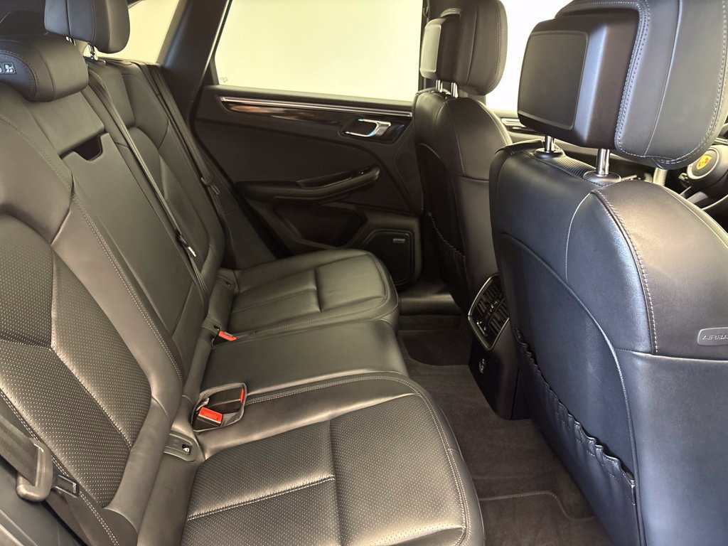 Certified 2023 Porsche Macan S AWD/4WD image 28