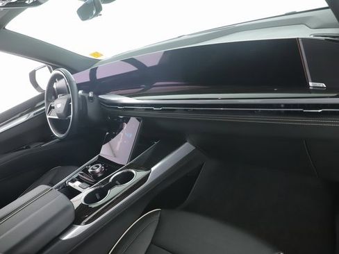 Used 2025 Cadillac Escalade ESV Premium Luxury w/ Touring Package image 36