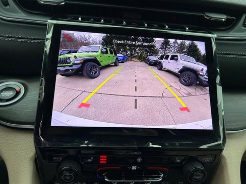 New 2025 Jeep Grand Cherokee Limited image 13