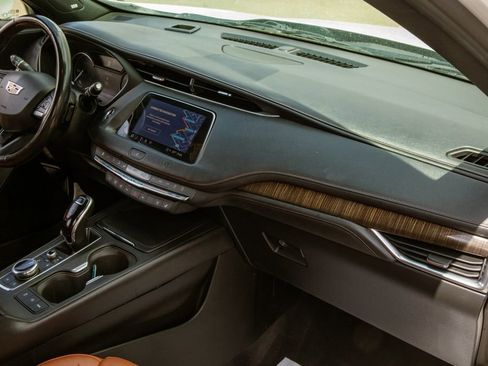 Used 2021 Cadillac XT4 Premium Luxury w/ Enhanced Visibility Package FWD image 11