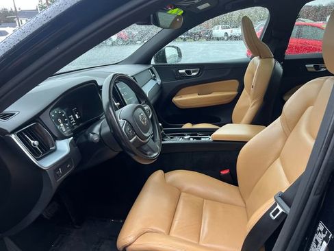 Used 2019 Volvo XC60 T6 Momentum w/ Premium Package image 17