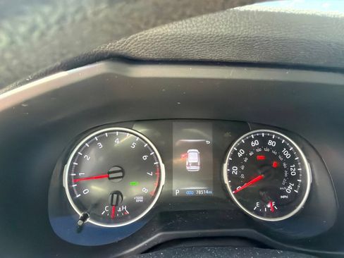 Used 2022 Toyota RAV4 XLE AWD/4WD image 6
