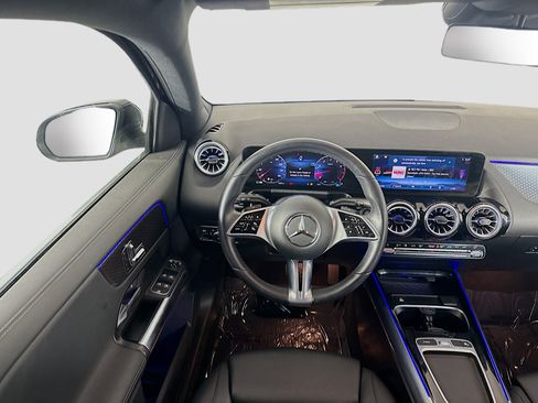 Used 2025 Mercedes-Benz GLA 250 image 17