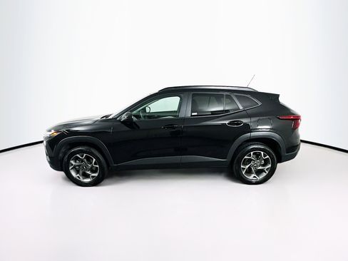Used 2025 Chevrolet Trax LT FWD image 4