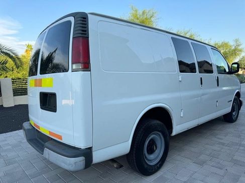 Used 2000 Chevrolet Express 2500 RWD image 2