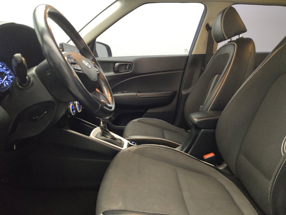 Used 2022 Hyundai Venue Limited FWD image 17