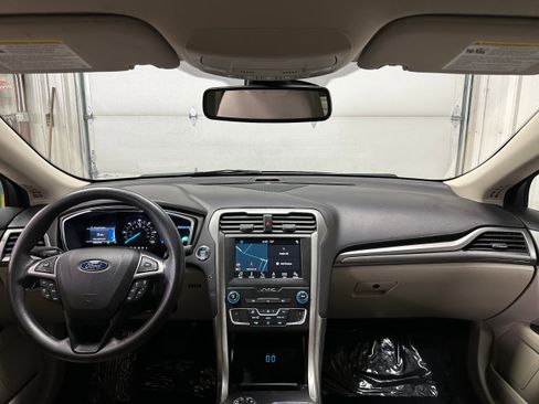 Certified 2019 Ford Fusion SE image 2