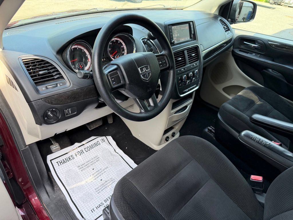 Used 2018 Dodge Grand Caravan SE FWD image 18