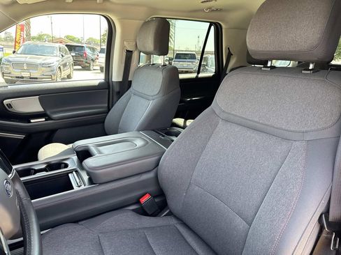 Used 2025 Ford Expedition Active image 19