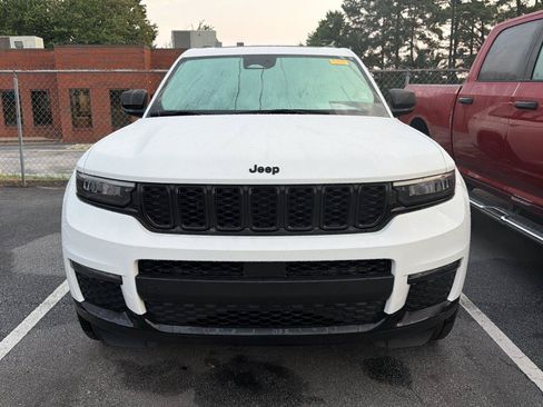 Used 2025 Jeep Grand Cherokee L Limited w/ Black Appearance Package AWD/4WD image 2