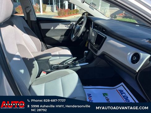 Used 2018 Toyota Corolla LE image 27