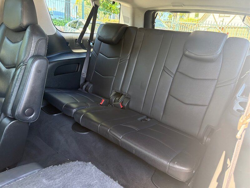 Used 2018 Cadillac Escalade ESV Premium Luxury AWD/4WD image 28