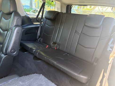 Used 2018 Cadillac Escalade ESV Premium Luxury AWD/4WD image 28