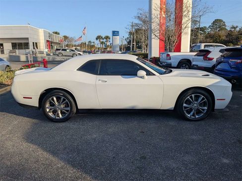 Used 2021 Dodge Challenger SXT image 3
