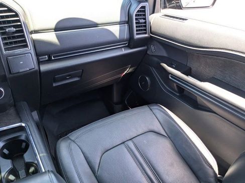 Used 2019 Ford Expedition Limited w/ Equipment Group 302A RWD image 17