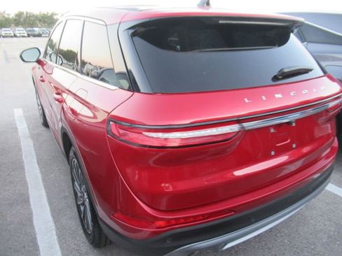 Certified 2025 Lincoln Corsair Reserve FWD image 4