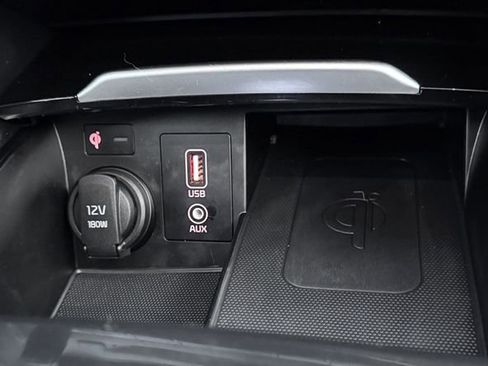 Used 2018 Kia Cadenza Technology image 24