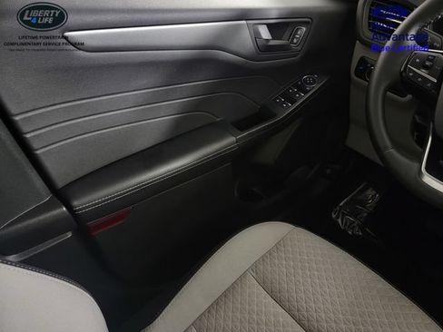 Certified 2023 Ford Escape Active AWD/4WD image 32
