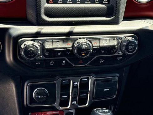 Used 2019 Jeep Wrangler Unlimited Rubicon w/ Cold Weather Group AWD/4WD image 21