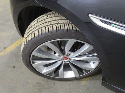 Used 2019 Jaguar F-PACE R-Sport image 43