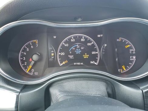 Used 2020 Jeep Grand Cherokee Laredo AWD/4WD image 27