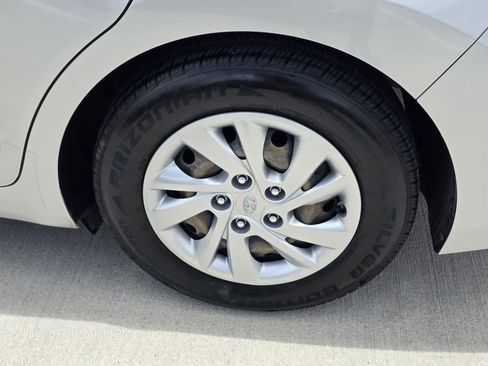 Used 2018 Hyundai Elantra SE w/ SE Connectivity Package 04 FWD image 11