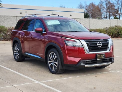 Used 2022 Nissan Pathfinder Platinum w/ Lighting Package (N92) image 3