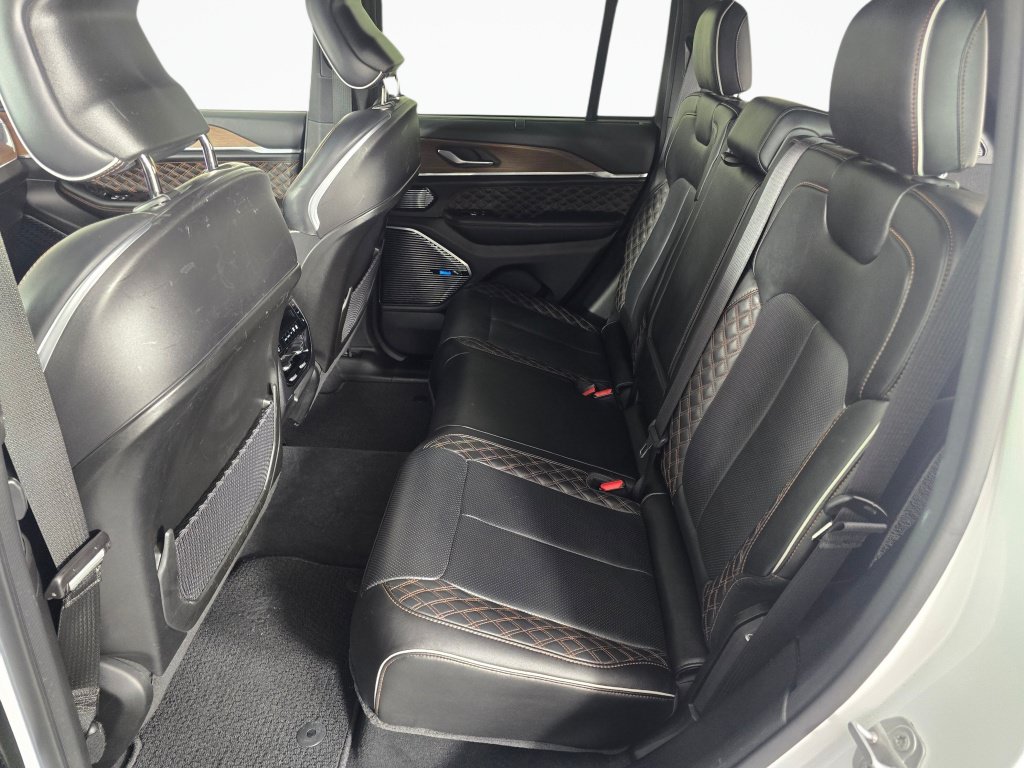 Used 2022 Jeep Grand Cherokee Summit w/ Luxury Tech Group V AWD/4WD image 22