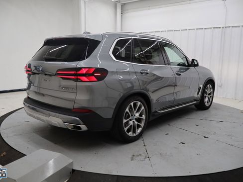 Used 2025 BMW X5 xDrive50e image 4